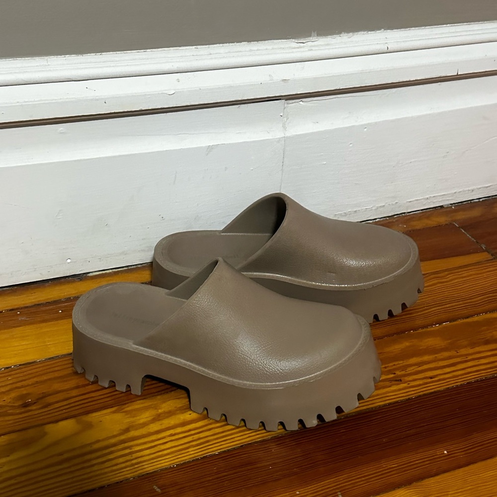 EUC Jeffrey Campbell Clogge Clogs 8M